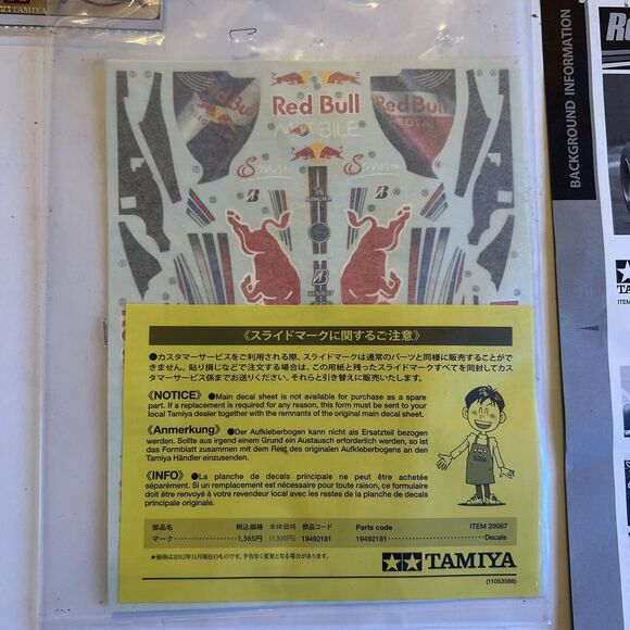 Red Bull Racing Renault RB6 F1 Racing Tamiya 1/20 Model Sebastian Vettel - Picture 13 of 16